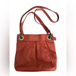 NWOT Coach Ashley leather hippie bag with detachable crossbody strap